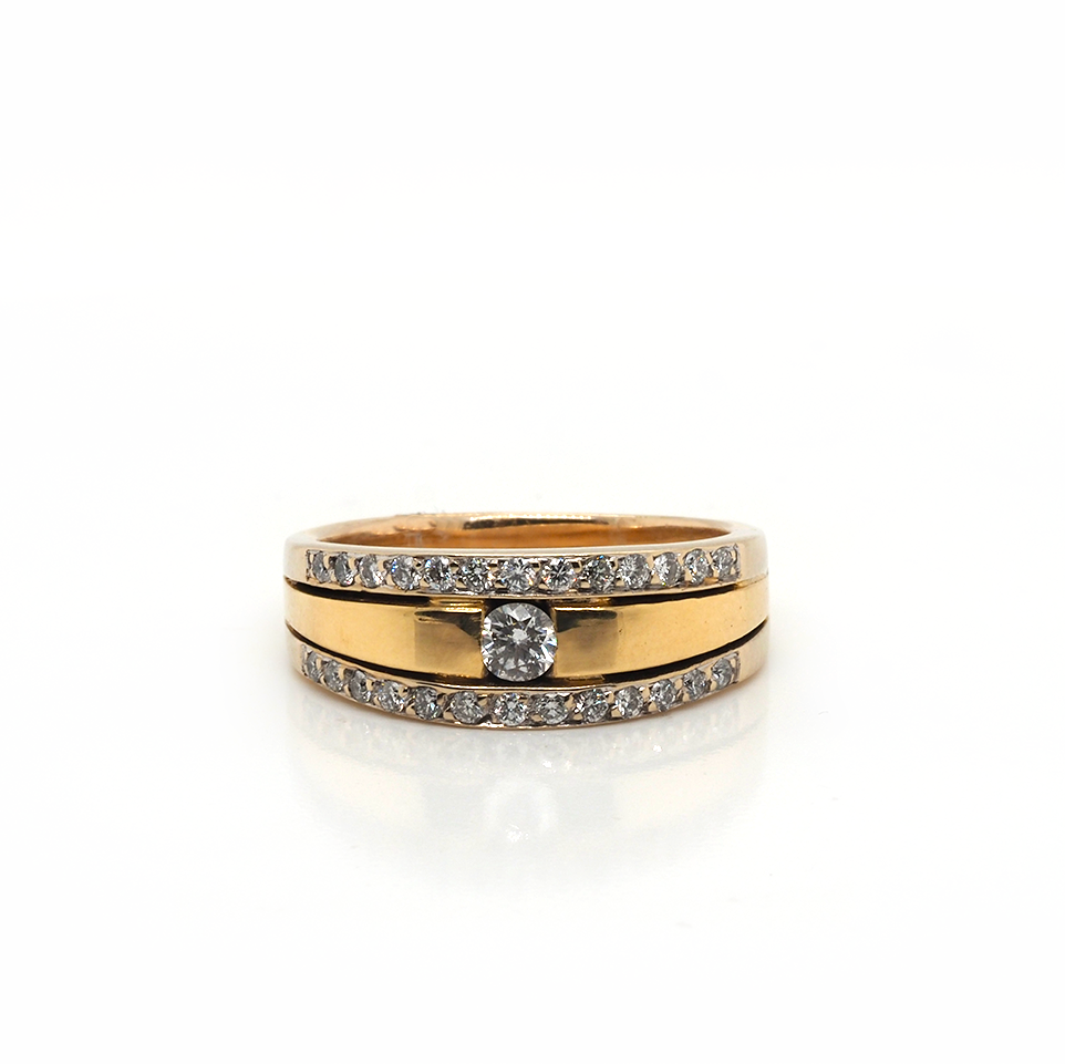 Ogden of Harrogate Jewellery 18ct Yellow Gold Diamond Ring with Wide 3-Split Shank