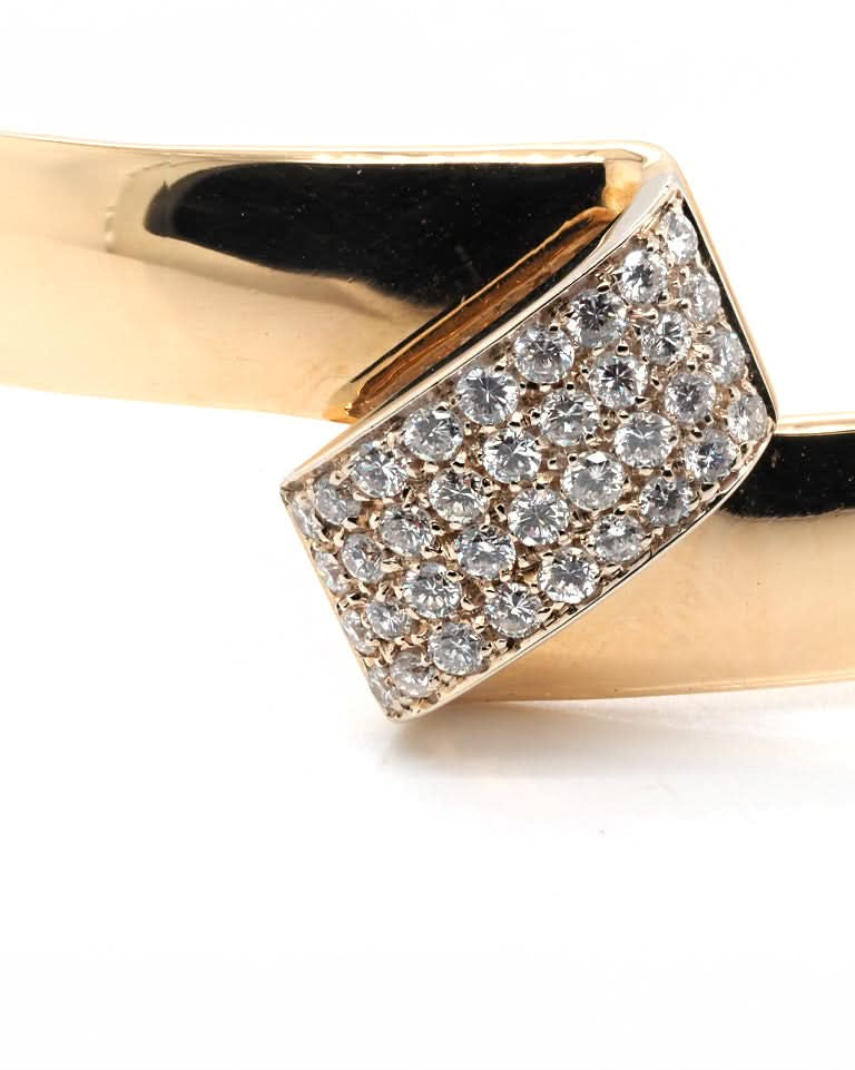 Ogden of Harrogate Jewellery 18ct Yellow Gold Oval Hinged Ribbon-Style Bangle with Diamond Detailing