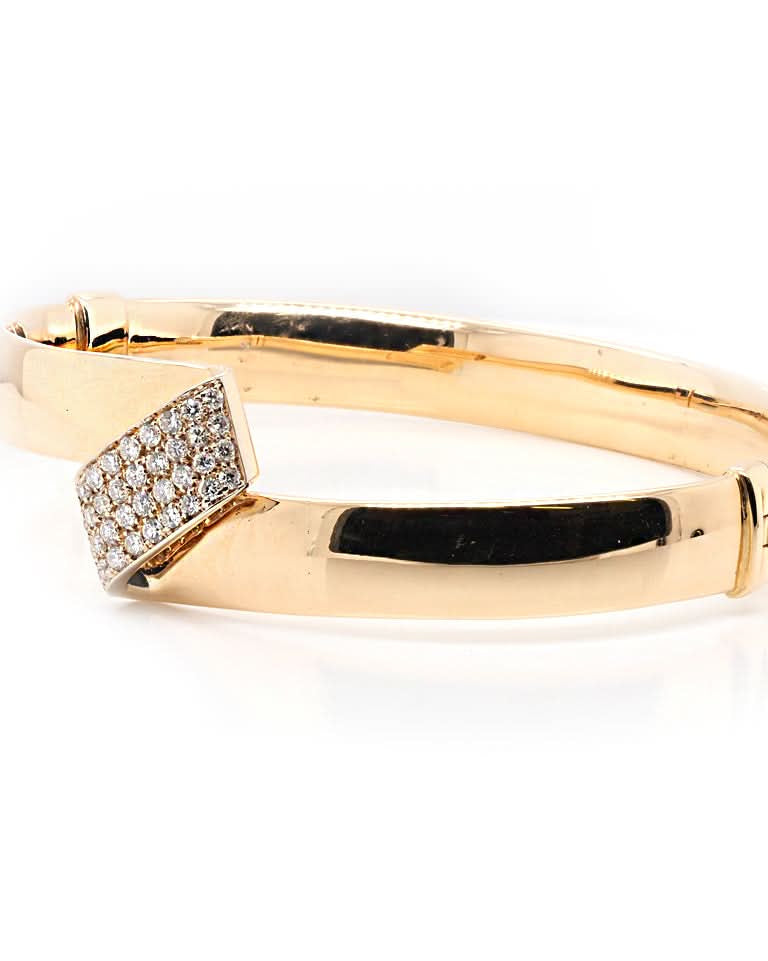 Ogden of Harrogate Jewellery 18ct Yellow Gold Oval Hinged Ribbon-Style Bangle with Diamond Detailing