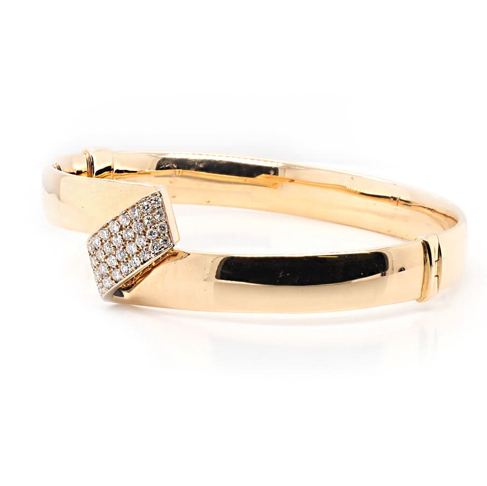 Ogden of Harrogate Jewellery 18ct Yellow Gold Oval Hinged Ribbon-Style Bangle with Diamond Detailing