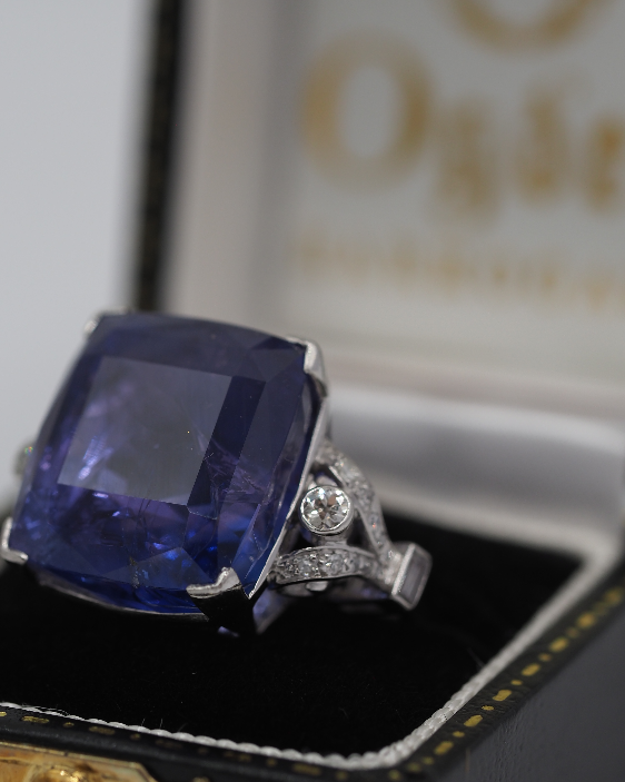 Ogden of Harrogate Jewellery 24.59ct Ceylon Colour Change Saphire