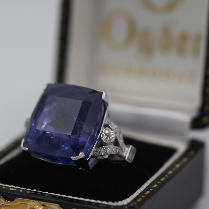 Ogden of Harrogate Jewellery 24.59ct Ceylon Colour Change Saphire