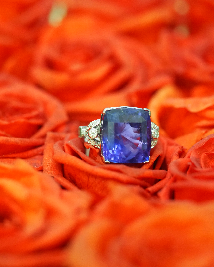 Ogden of Harrogate Jewellery 24.59ct Ceylon Colour Change Saphire