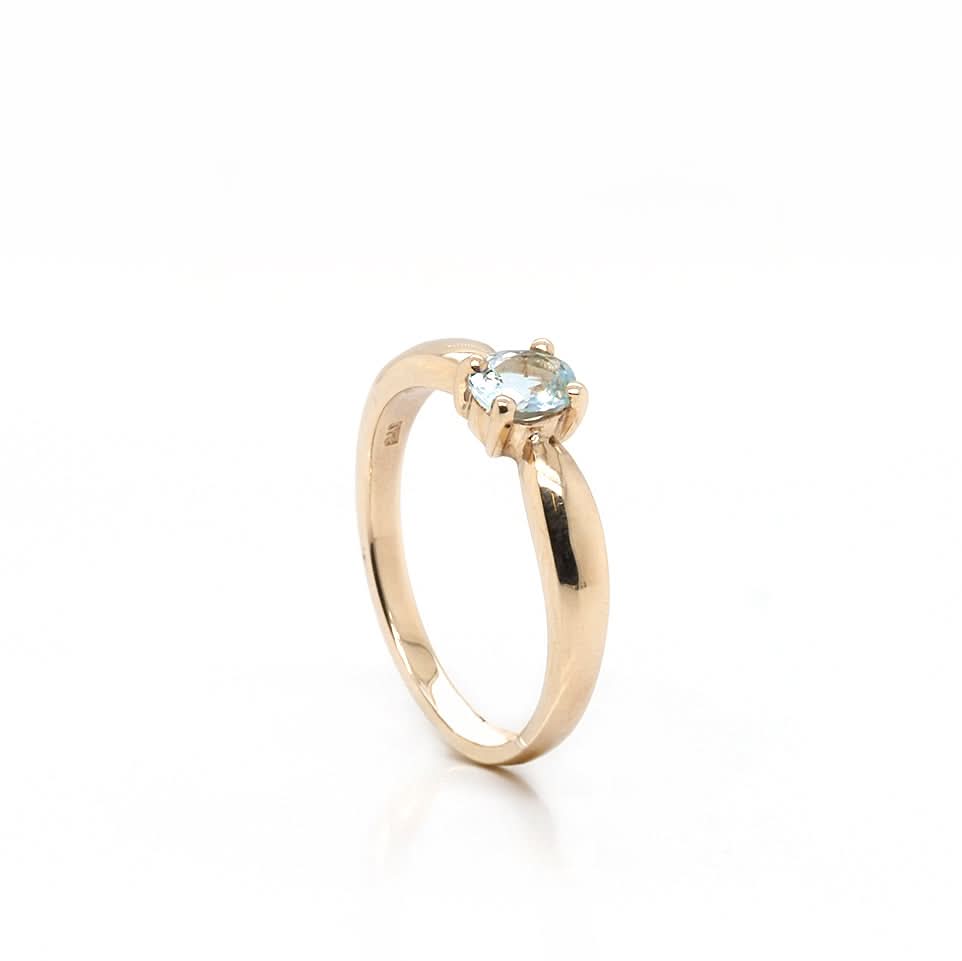 Ogden of Harrogate Jewellery 9ct Yellow Gold Single Stone Oval Aquamarine Ring