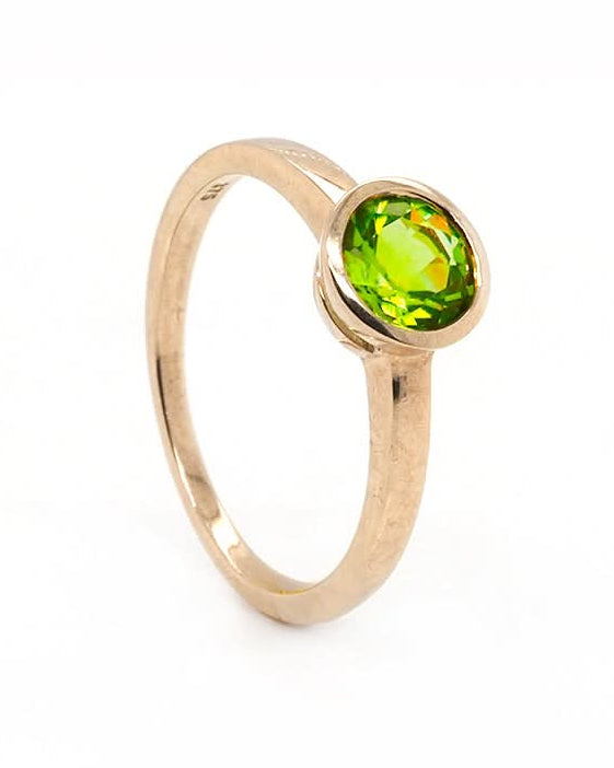 Ogden of Harrogate Jewellery 9ct Yellow Gold Single Stone Peridot Ring
