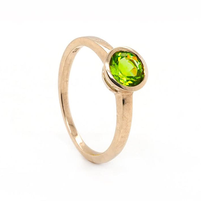 Ogden of Harrogate Jewellery 9ct Yellow Gold Single Stone Peridot Ring