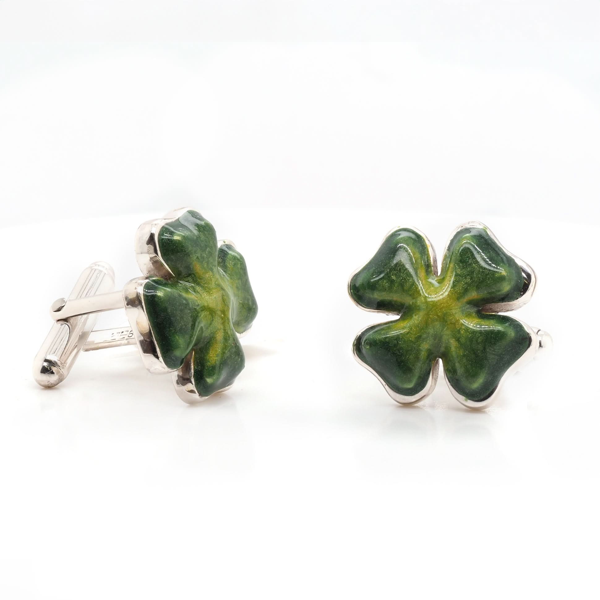Ogden of Harrogate Mens Accessories A Pair of Silver Enamel Clover Cufflinks