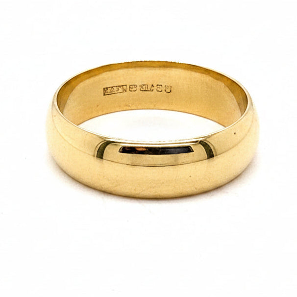 Ogden Of Harrogate Vintage Jewellery An 18ct yellow gold Wedding Band