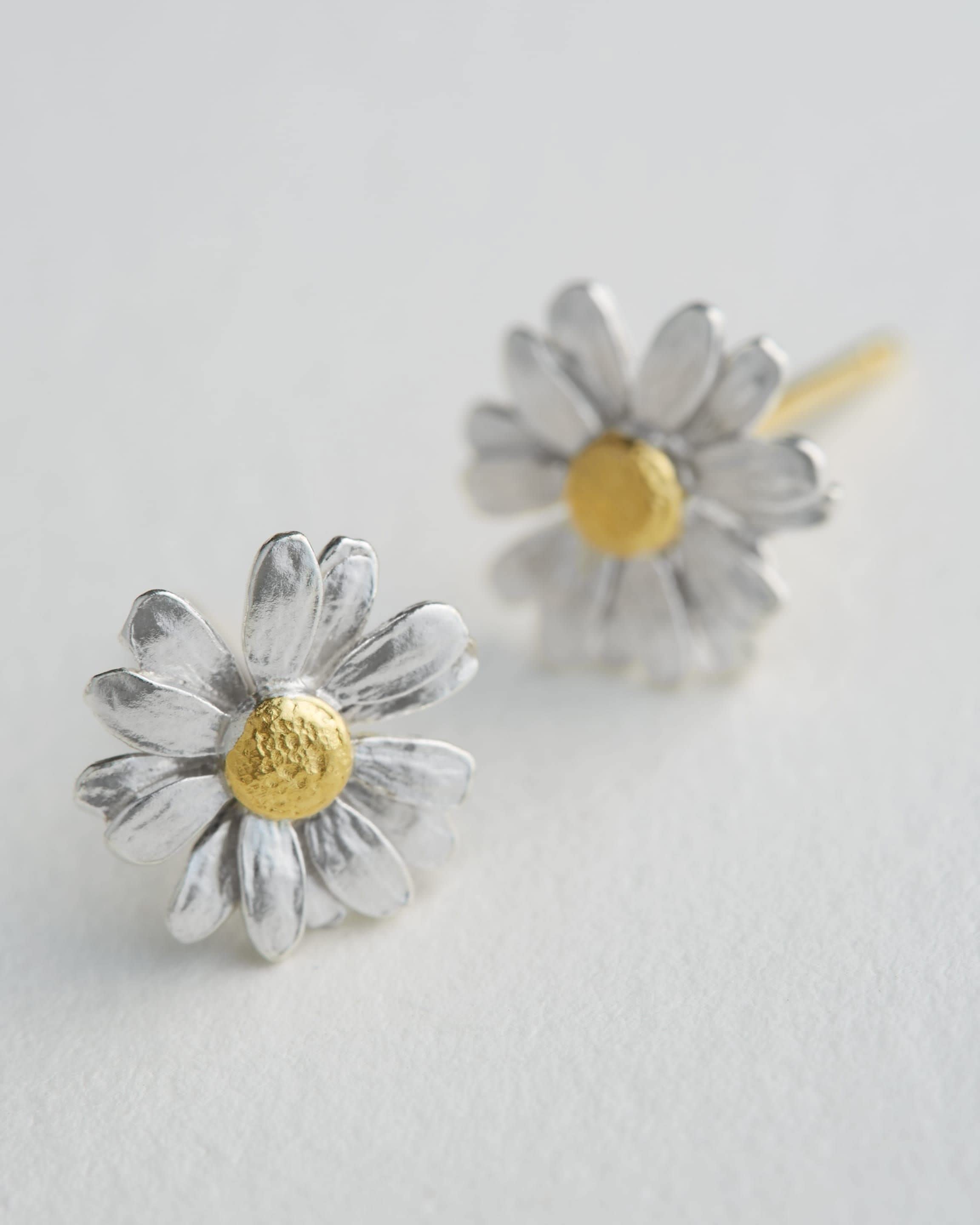Alex Monroe Designer Jewellery Silver and Gold Plated Little Daisy Stud Earrings in Silver and Gold-plated Silver