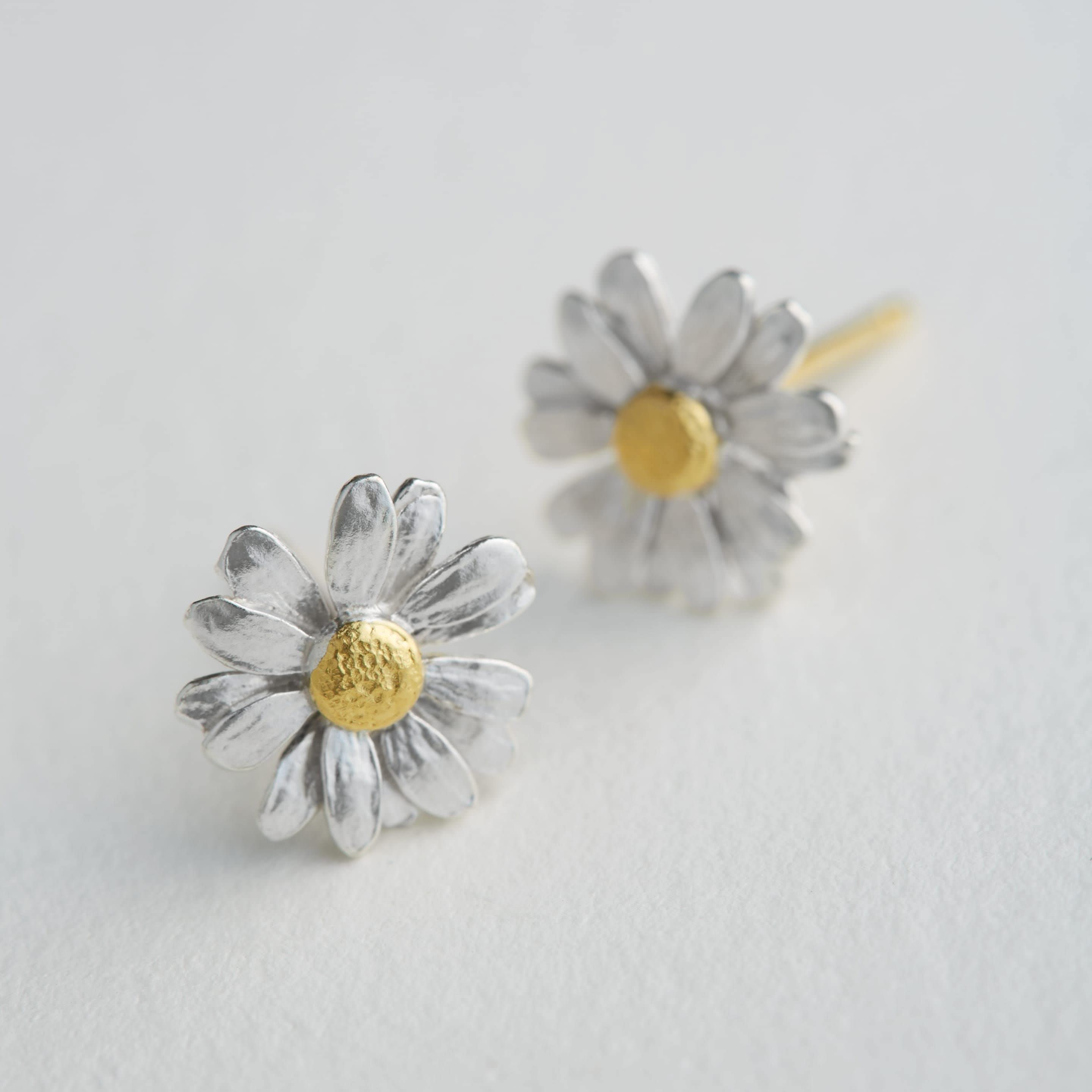 Alex Monroe Designer Jewellery Silver and Gold Plated Little Daisy Stud Earrings in Silver and Gold-plated Silver