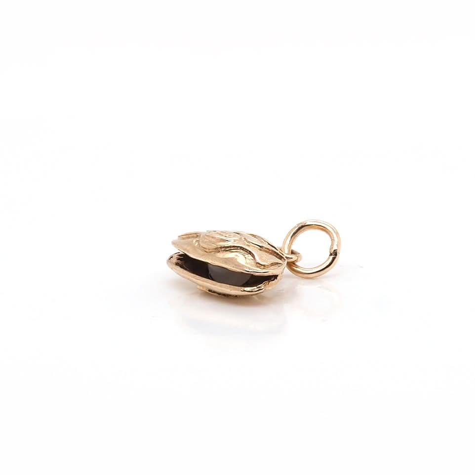 Ogden Of Harrogate Designer Jewellery 9ct Gold Shell Charm with Pearl