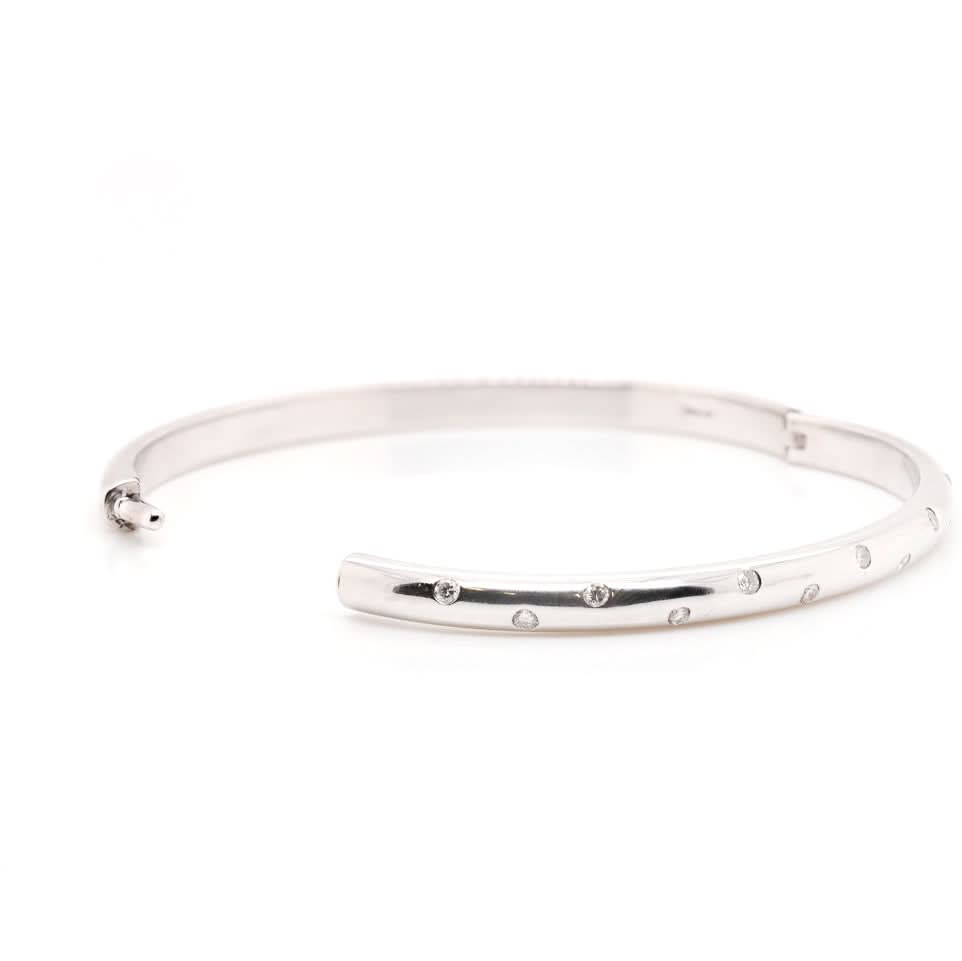 Ogden Of Harrogate Jewellery 18ct White Gold Oval Hinged Diamond-Set Bangle
