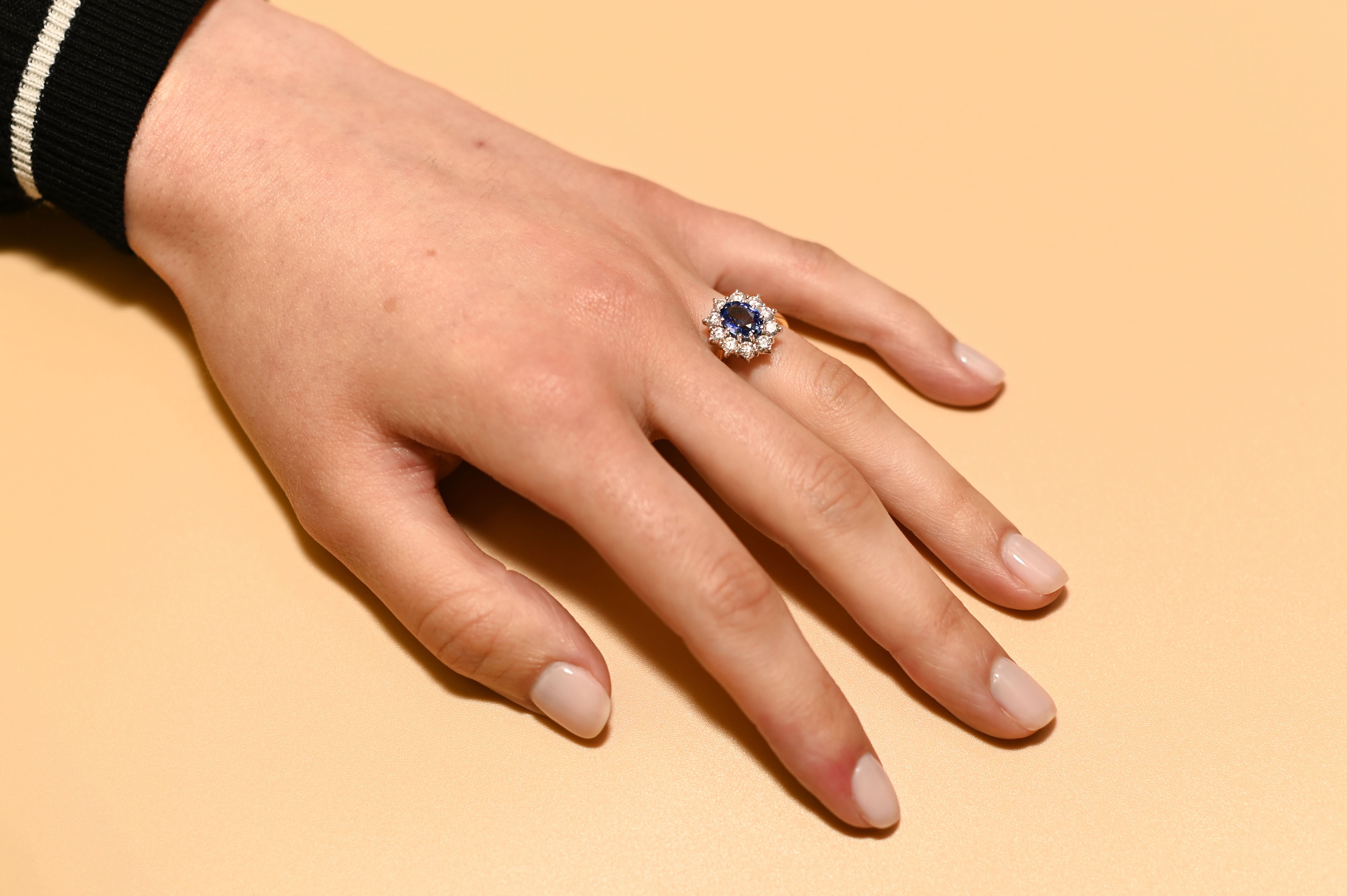 Ogden of Harrogate Jewellery 18ct Yellow Gold Oval Sapphire and Diamond Cluster Ring – 1.60ct Sapphire, 0.86ct Diamond