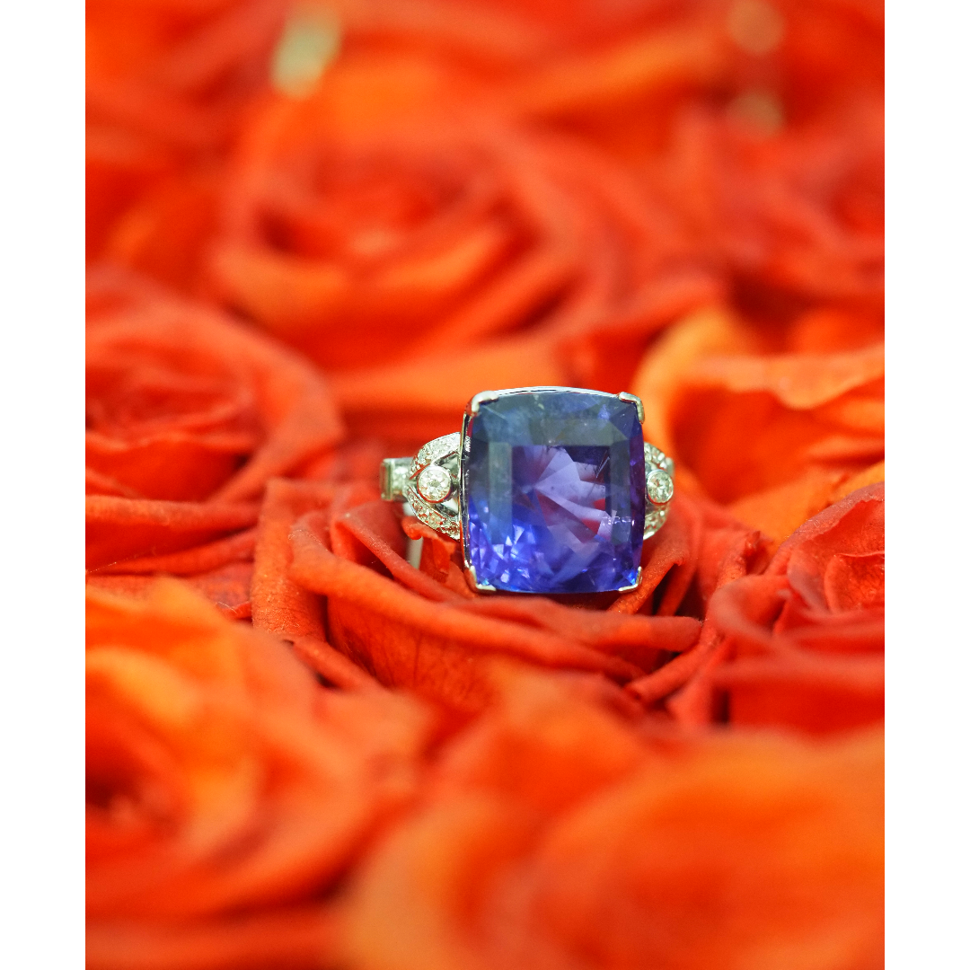 Ogden of Harrogate Jewellery 24.59ct Ceylon Colour Change Saphire