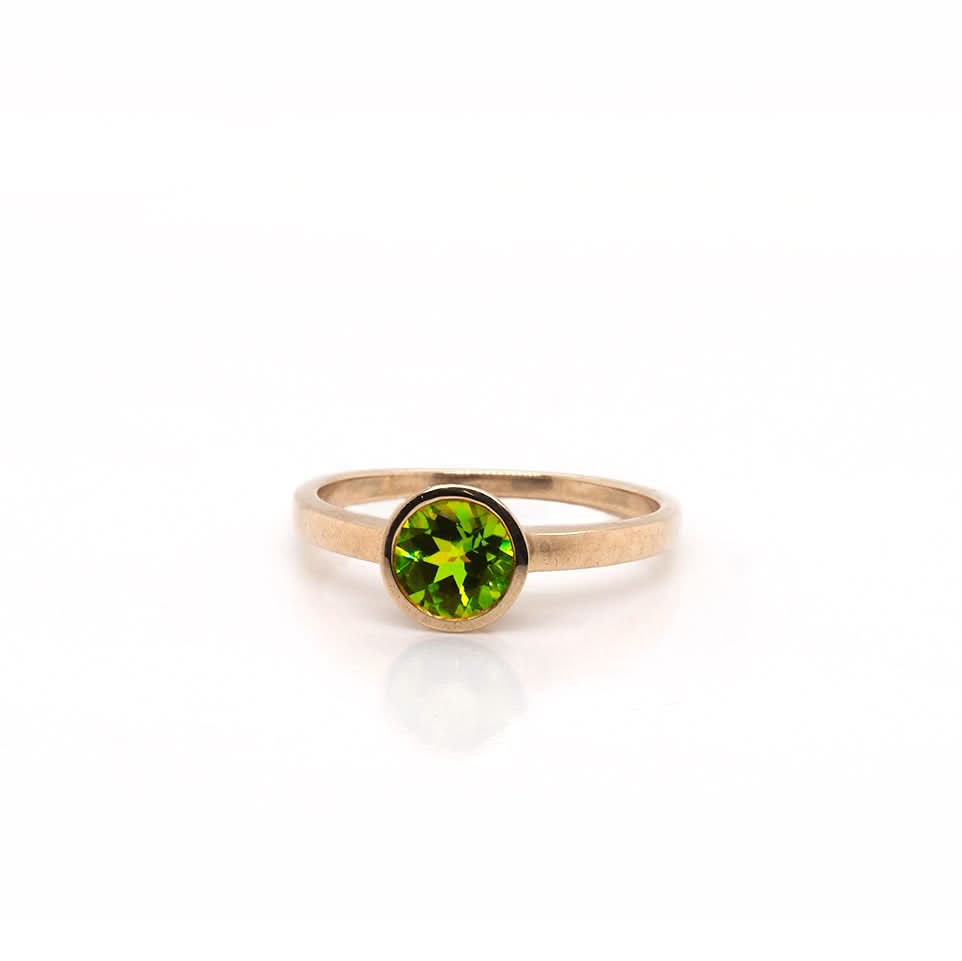 Ogden of Harrogate Jewellery 9ct Yellow Gold Single Stone Peridot Ring