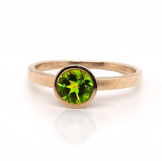 Ogden of Harrogate Jewellery 9ct Yellow Gold Single Stone Peridot Ring