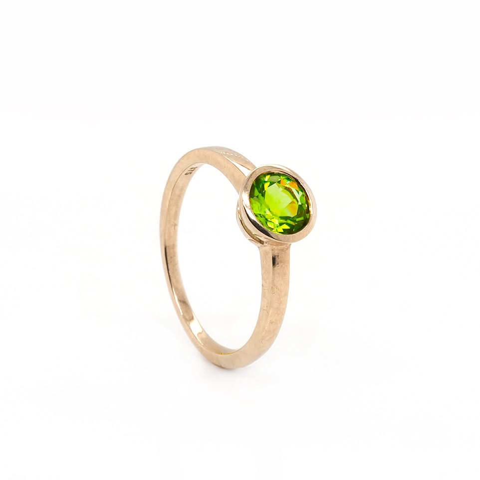 Ogden of Harrogate Jewellery 9ct Yellow Gold Single Stone Peridot Ring